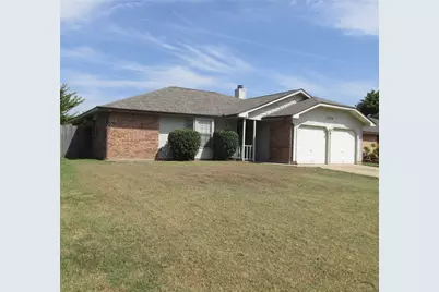 2614 Carrington Lane, Grand Prairie, TX 75052 - Photo 2