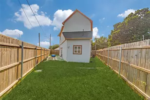 1000 Shadow Ln, Fort Worth, TX 76117 - Photo 2