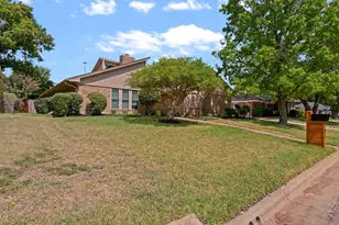 2011 Riverforest Dr, Arlington, TX 76017 - Photo 2