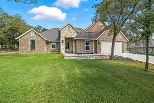 610 Doaks Dr, Runaway Bay, TX 76426 - Photo 2