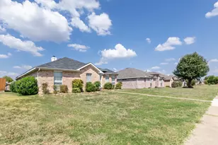 1759 Reynolds St, Lancaster, TX 75134 - Photo 4
