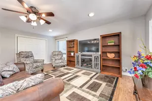 909 Coffield St, Bowie, TX 76230 - Photo 6