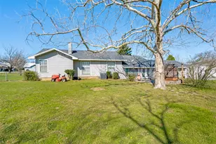 909 Coffield St, Bowie, TX 76230 - Photo 24