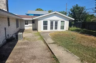 4726 Champions Dr, Corpus Christi, TX 78413 - Photo 4