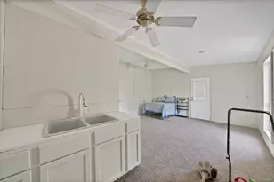 2916 E Briarwood St, Granbury, TX 76048 - Photo 8