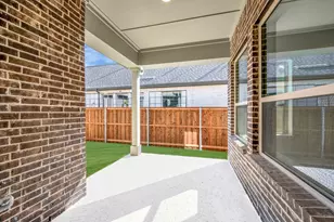 2075 Emerald Grove Dr, Arlington, TX 76005 - Photo 2