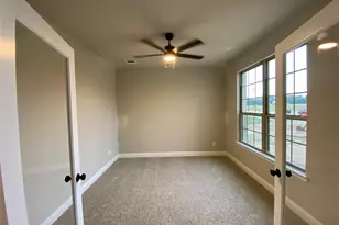 250 Devonshire Dr, Greenville, TX 75401 - Photo 4