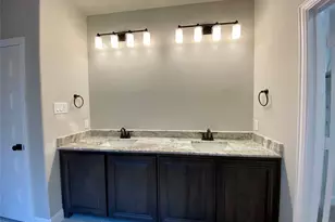 250 Devonshire Dr, Greenville, TX 75401 - Photo 18