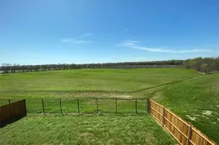 250 Devonshire Dr, Greenville, TX 75401 - Photo 2