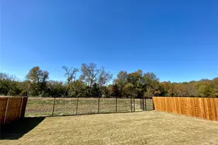 350 Devonshire Dr, Greenville, TX 75401 - Photo 2