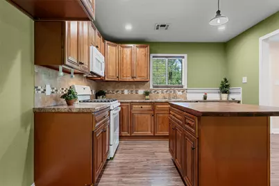 1001 Park Lake Drive, Bruceville Eddy, TX 76524 - Photo 12