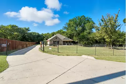 104 Candis Court, Springtown, TX 76082 - Photo 2