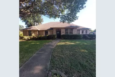 900 Prairie Creek Drive, DeSoto, TX 75115 - Photo 1