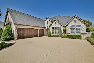 2613 Waters Edge Dr, Granbury, TX 76048 - Photo 2