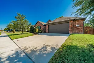 1912 Sunflower Dr, Glenn Heights, TX 75154 - Photo 2