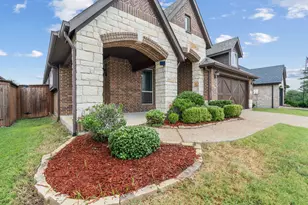 1609 Emerald Tree Pl, Aubrey, TX 76227 - Photo 2