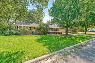 1360 Kaylock Street, Stephenville, TX 76401 - Photo 4