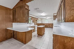 1360 Kaylock St, Stephenville, TX 76401 - Photo 10