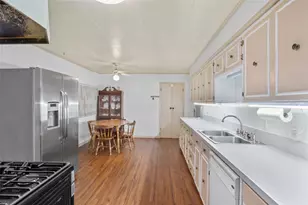 310 Larry Dr, Irving, TX 75060 - Photo 10