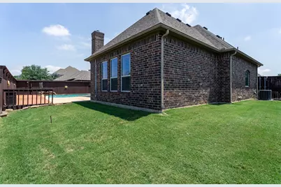 7905 Hallmark Drive, North Richland Hills, TX 76182 - Photo 38