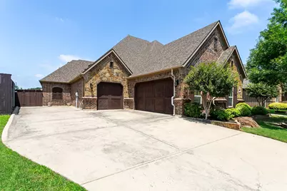 7905 Hallmark Drive, North Richland Hills, TX 76182 - Photo 4