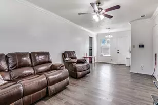 210 Myrtle Ave, Waxahachie, TX 75165 - Photo 2