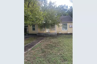 1016 N Howeth Street, Gainesville, TX 76240 - Photo 1