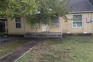 1016 N Howeth St, Gainesville, TX 76240 - Photo 1