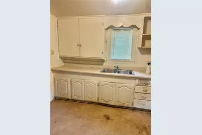 1016 N Howeth Street, Gainesville, TX 76240 - Photo 4