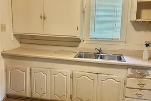 1016 N Howeth St, Gainesville, TX 76240 - Photo 4