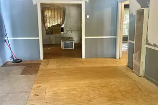 1016 N Howeth St, Gainesville, TX 76240 - Photo 2