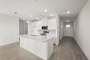 4611 Hawks Trl, Little Elm, TX 75068 - Photo 4