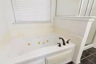 204 Trinity Dr, Lancaster, TX 75146 - Photo 2