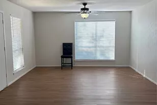 3717 Swallow Ln, Irving, TX 75062 - Photo 4