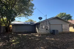 3717 Swallow Ln, Irving, TX 75062 - Photo 2