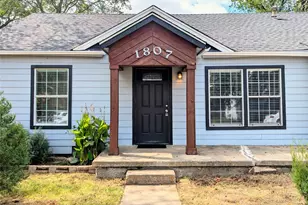 1807 Buck St, Gainesville, TX 76240 - Photo 2