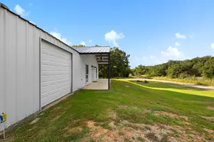 335 Ponderosa St, Bowie, TX 76230 - Photo 32