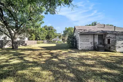105 E Lone Star Avenue, Cleburne, TX 76031 - Photo 20