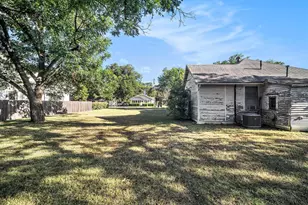 105 E Lone Star Ave, Cleburne, TX 76031 - Photo 20