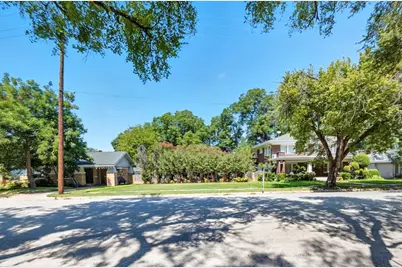 2328 Mistletoe Boulevard, Fort Worth, TX 76110 - Photo 20