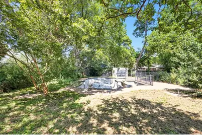 2328 Mistletoe Boulevard, Fort Worth, TX 76110 - Photo 16