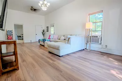 901 N Morris Street, Gainesville, TX 76240 - Photo 2