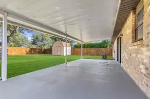 710 Country Ln, Grand Prairie, TX 75052 - Photo 30