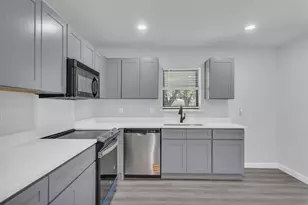 710 Country Ln, Grand Prairie, TX 75052 - Photo 14