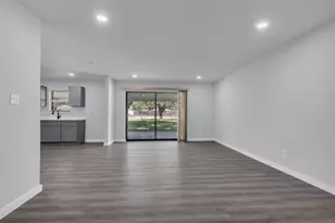 710 Country Ln, Grand Prairie, TX 75052 - Photo 6