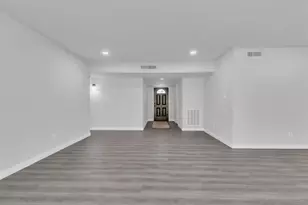 710 Country Ln, Grand Prairie, TX 75052 - Photo 10