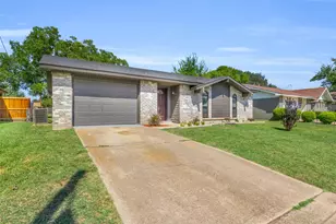 710 Country Ln, Grand Prairie, TX 75052 - Photo 4