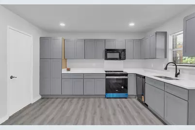 710 Country Lane, Grand Prairie, TX 75052 - Photo 12