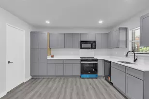 710 Country Ln, Grand Prairie, TX 75052 - Photo 12