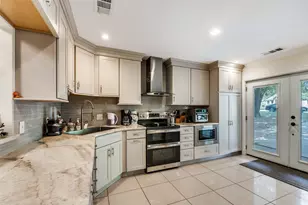 407 E Oakdale St, Keene, TX 76059 - Photo 10